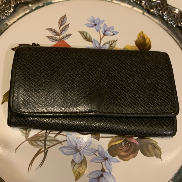 Authentic Louis Vuitton Key Holder - Picture 1 of 14